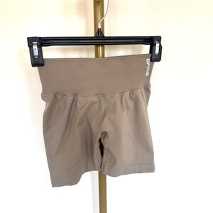 NWOT DFYNE Dynamic shorts 4.5" | Size S